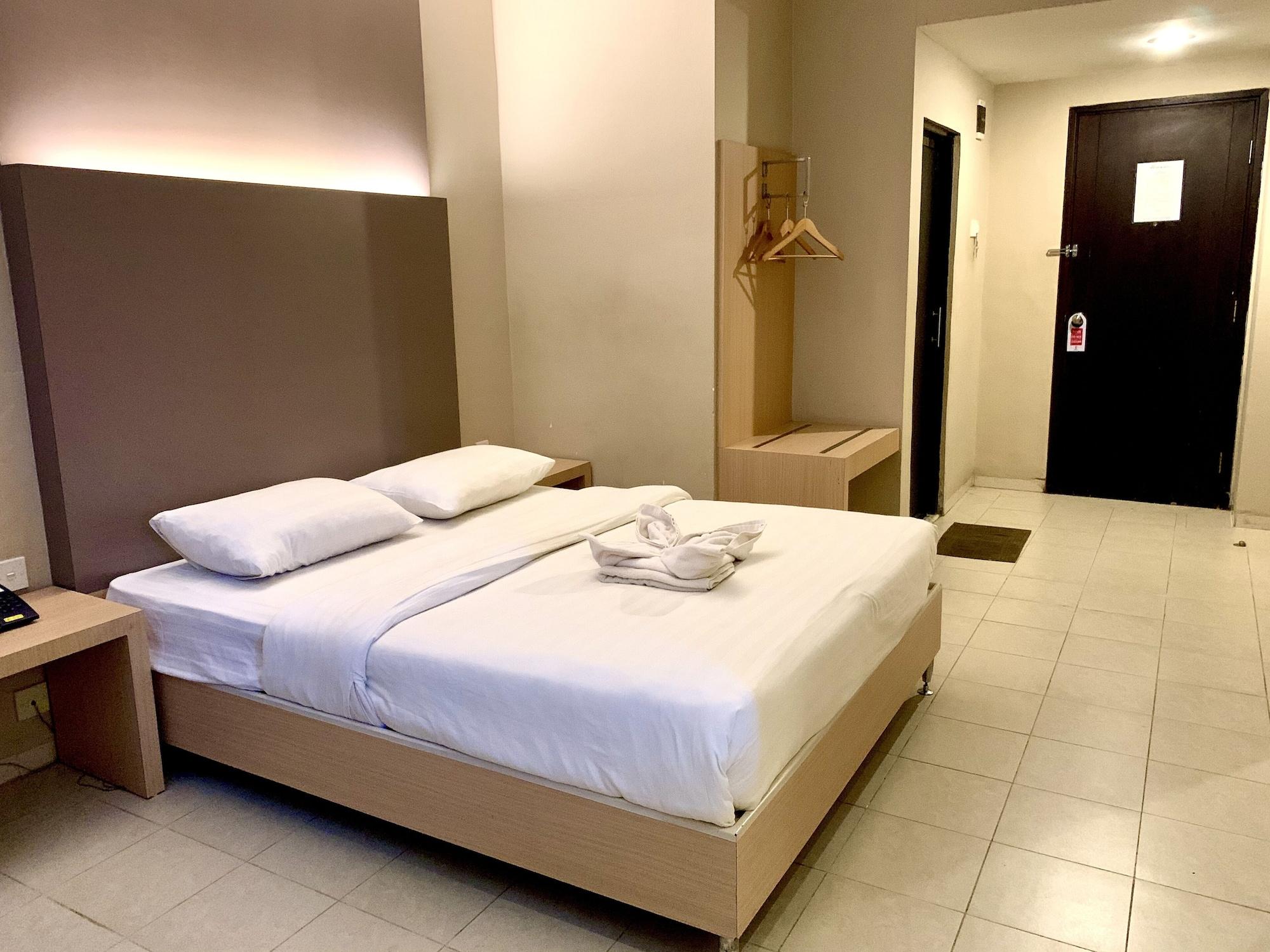 Sky View Hotel Managed By Os Batam Esterno foto