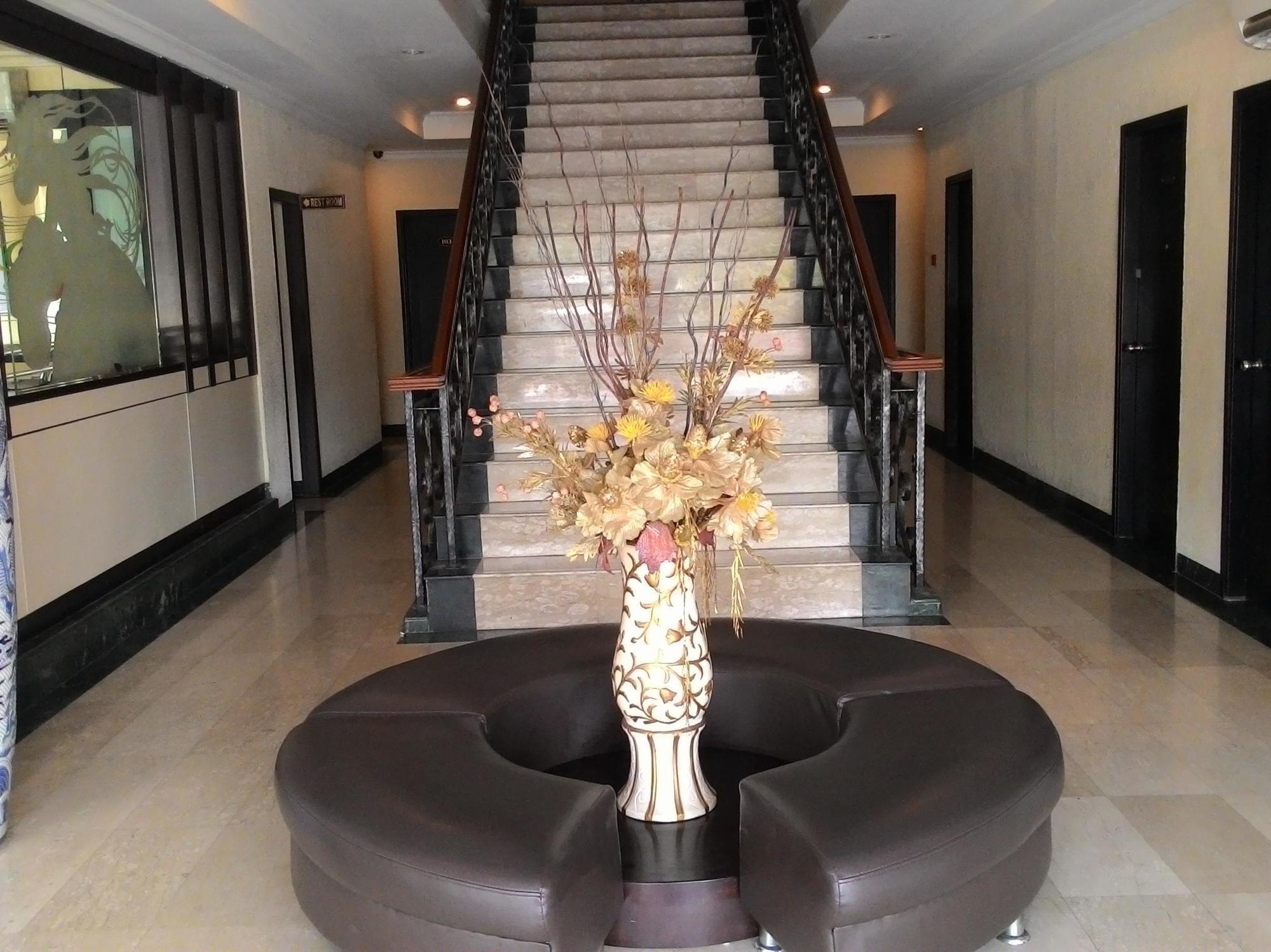 Sky View Hotel Managed By Os Batam Esterno foto